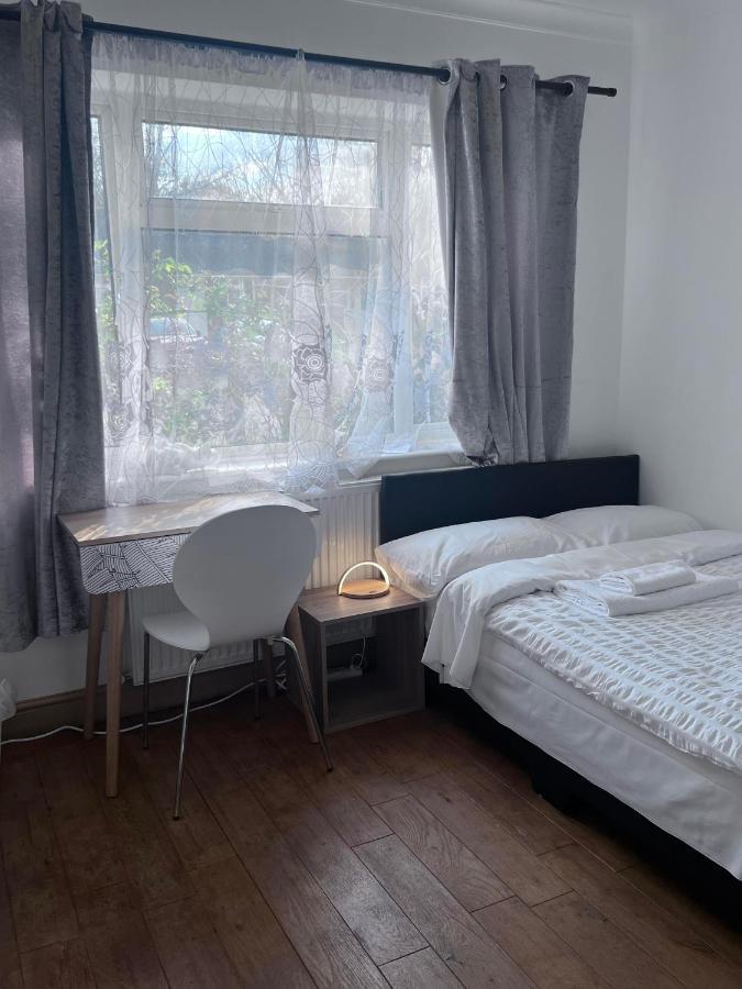 Bed and Breakfast Number 25 Хорли Экстерьер фото