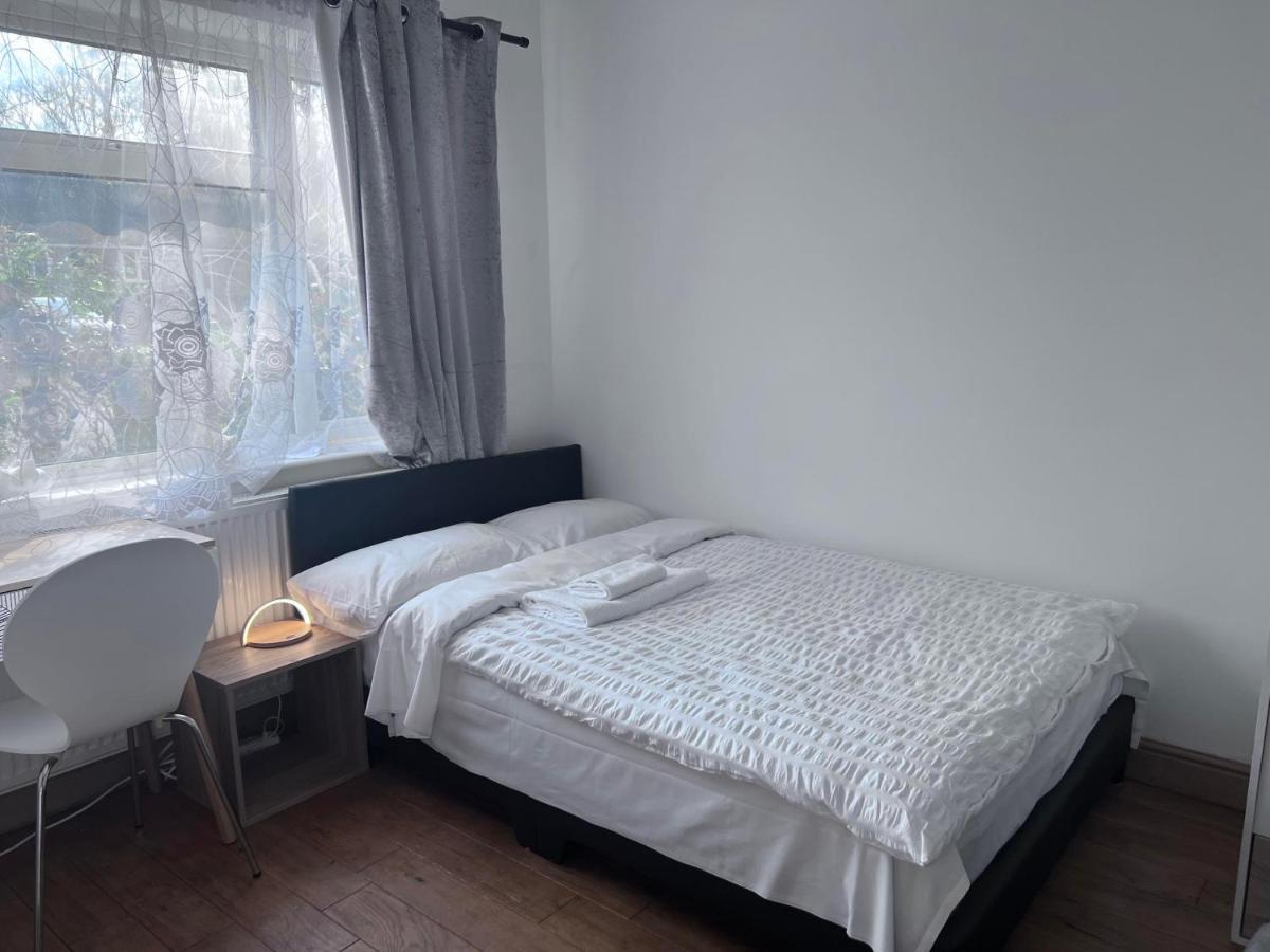 Bed and Breakfast Number 25 Хорли Экстерьер фото