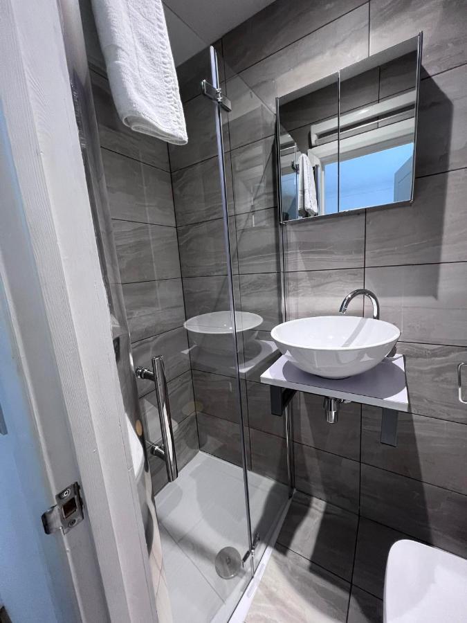 Bed and Breakfast Number 25 Хорли Экстерьер фото